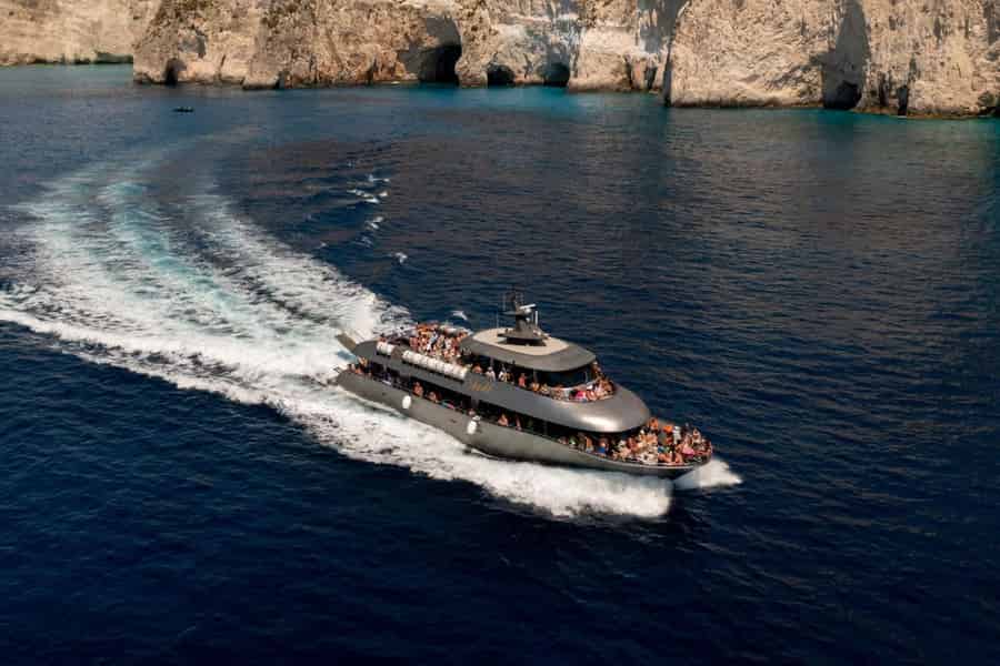 Ab Rhodos: Tagestour per Boot nach Symi und zur Bucht St. George's Bay. Foto: GetYourGuide