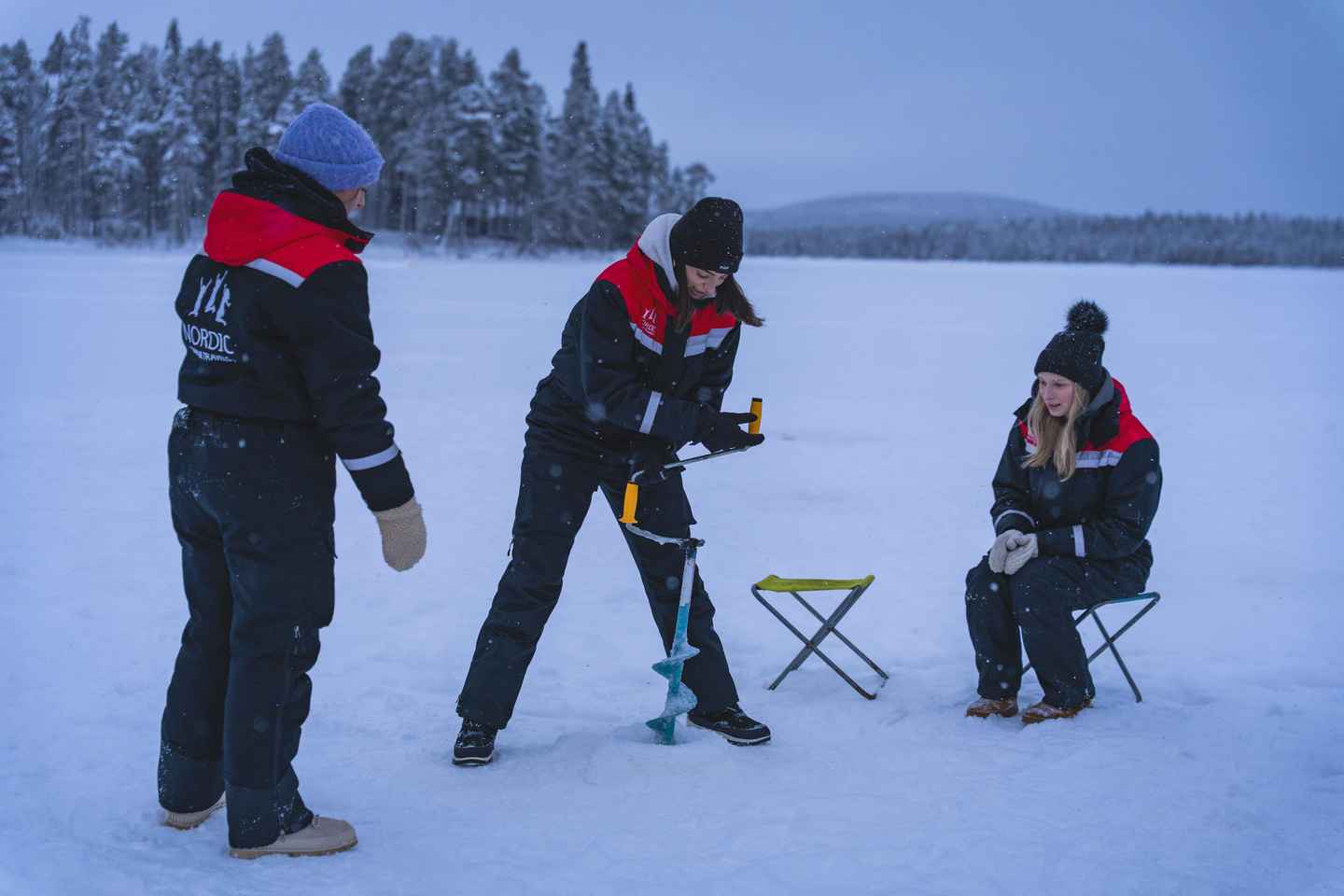 Lapponia: Escursioni, Pesca sul Ghiaccio e Avventura nella Neve