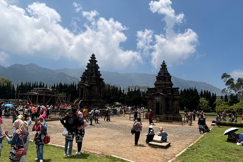 从日惹出发的日出西库尼尔山和迪恩高原之旅从日惹到日出 Sikunir 和 Dieng 高原之旅