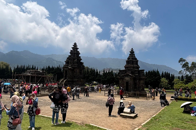 从日惹出发的日出西库尼尔山和迪恩高原之旅从日惹到日出 Sikunir 和 Dieng 高原之旅