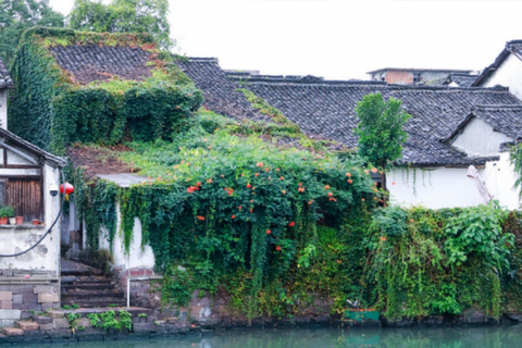 Hangzhou: Exploring the Watertown of Hanfu and Hotpot