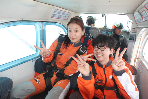Prague: Tandem Skydiving 14,000 feet / free transfers
