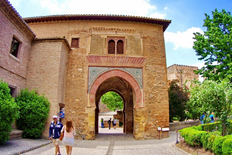 Alhambra Surroundings: History, Architecture and Legends