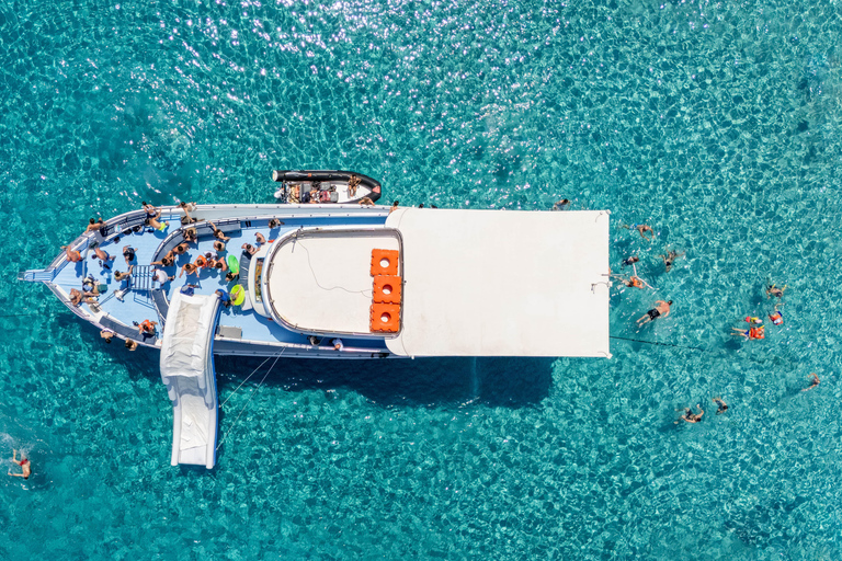 Pafos: Passeio de barco na Lagoa Azul com tobogã, música e traslado