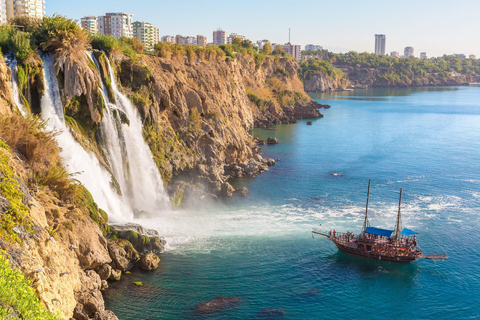 Antalya: Excursión en barco por la playa y las cascadas con almuerzo y refrescos