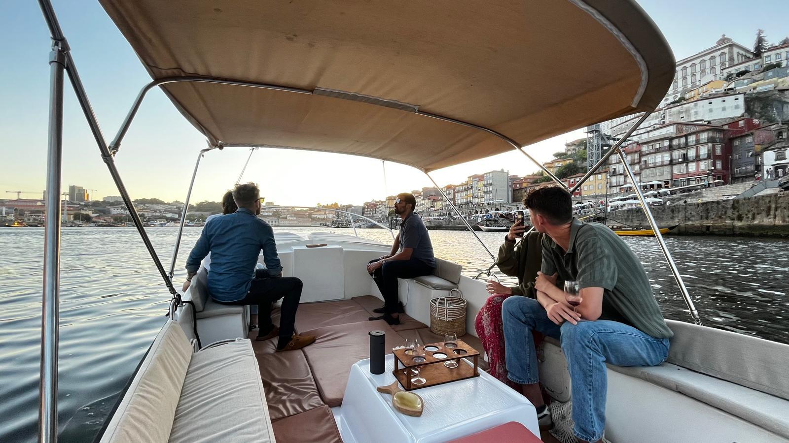 Passeio Barco 6 Pontes Douro com degustação vinho do Porto