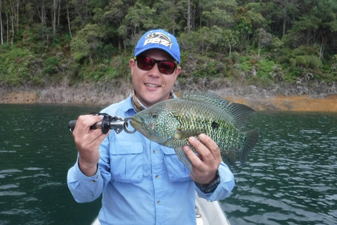 Guatapé: All-inclusive private fishing experience (24-hour advance booking) Guatapé: All-inclusive sport fishing experience (24-hour advance booking)
