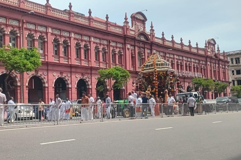 Colombo: City tour em um Tuk Tuk pela manhã ou à noite e livre escolha