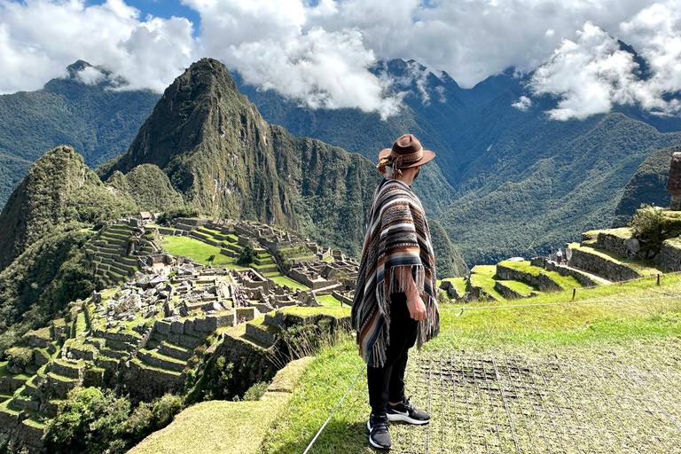 From Cusco: 2 Days, Sacred Valley and Machu Picchu via the scenic route Panoramic Train & Standard Hotel with Lunch in Machu Picchu