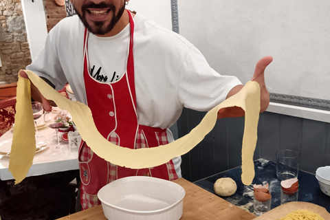 佛罗伦萨：意面制作课程，含晚餐、葡萄酒和... 唱歌！佛罗伦萨：意面制作课程，含晚餐、葡萄酒...还有歌唱！