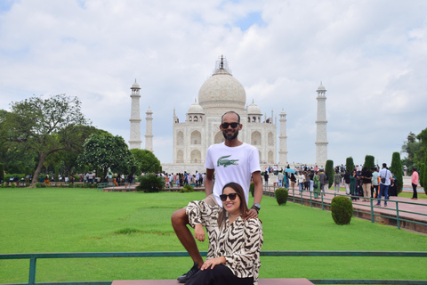 From Delhi: Taj Mahal & Agra Trip by Gatimaan Express Train All Inclusive Chair Car Train, Car, Guide, Ticket, Lunch
