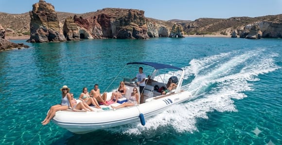 Milos: Private Boat with Skipper & Drinks