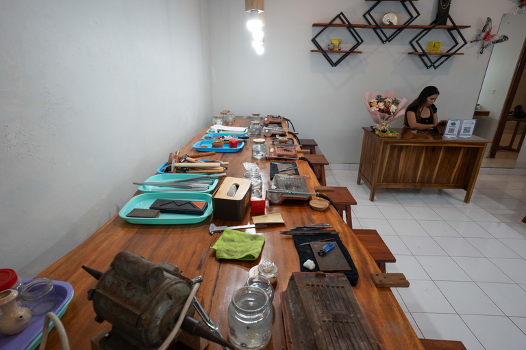 Fabrication de bijoux en argent près de la forêt des singes d&#039;Ubud