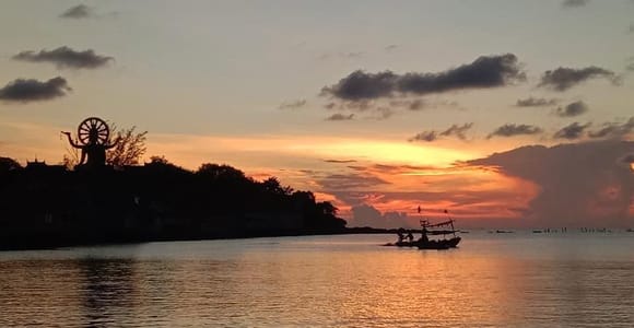 Koh Samui: Temples, Sunset, and Street Food Tour