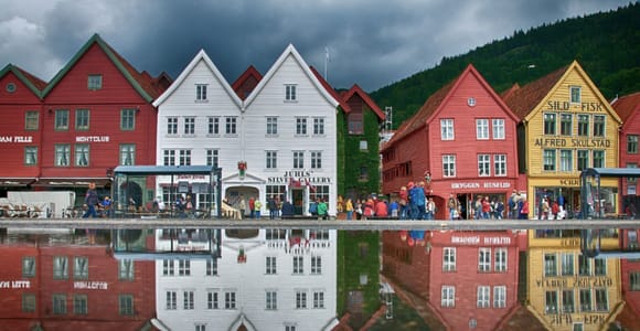 Bergen: Bryggen & Fortress Tour with Authorized Guide