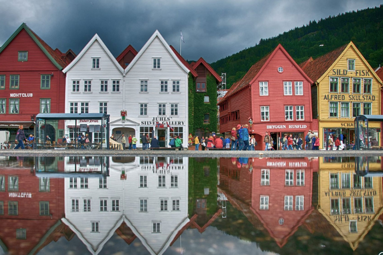Guided UNESCO walking tour in Bergen