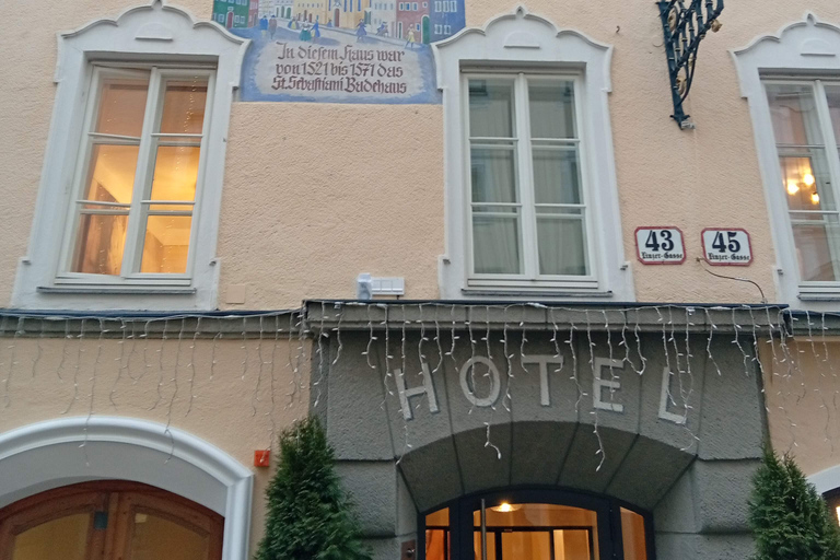 Salzburg: Historical Walking Tour with Local Food and Drink