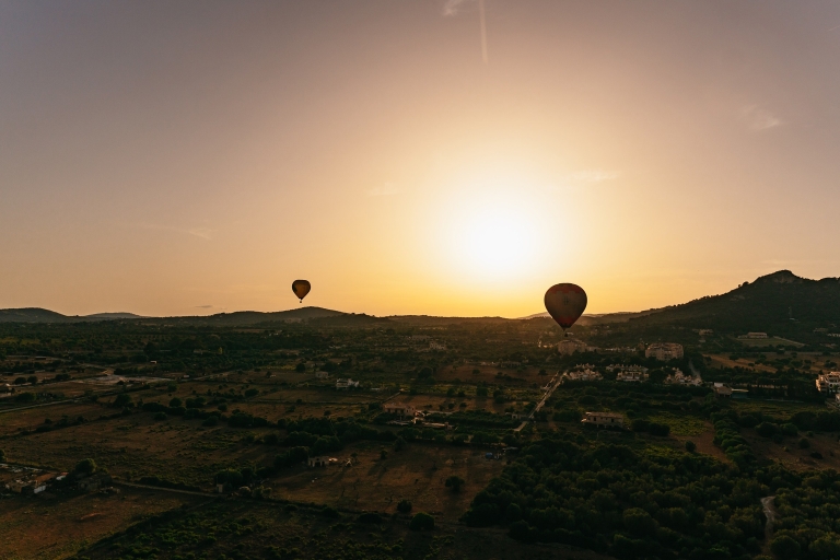 Majorque : vol d'1 h en montgolfièreMajorque : vol d'1 h en montgolfière au coucher du soleil