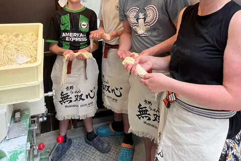 Experiência particular de fazer macarrão ramen em KyotoExperiência de fazer macarrão ramen em Kyoto