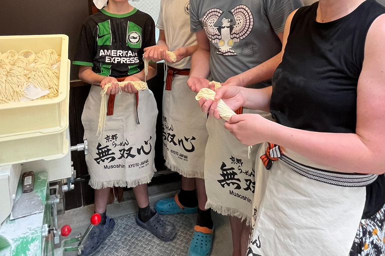 Experiência particular de fazer macarrão ramen em KyotoExperiência de fazer macarrão ramen em Kyoto