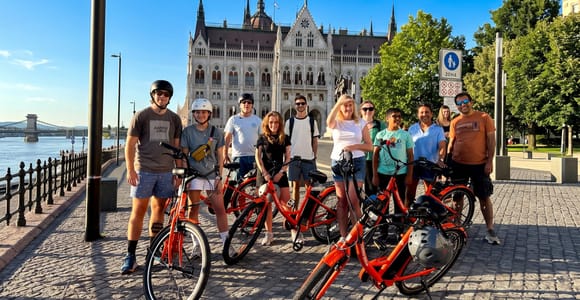 Budapest: Guided Bike Tour with Lángos Tasting