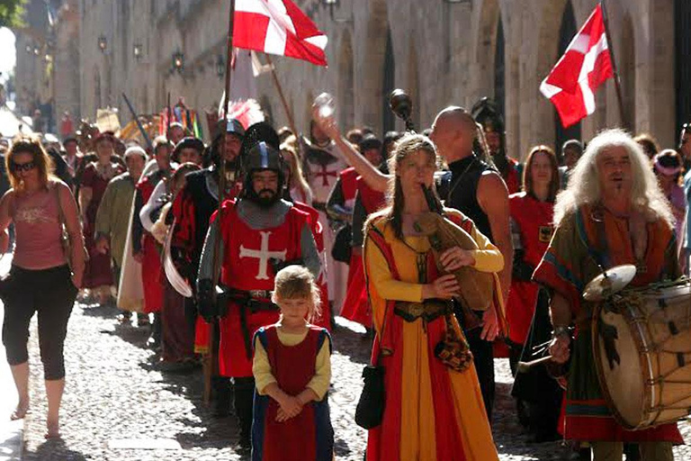 Rodas: Búsqueda del Tesoro Privada en la Ciudad Medieval con Paradas para Comer