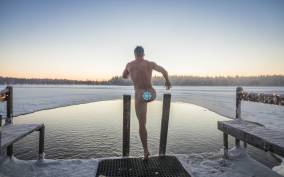 Lapland Sauna, Ice Swimming & Northern Lights Adventure