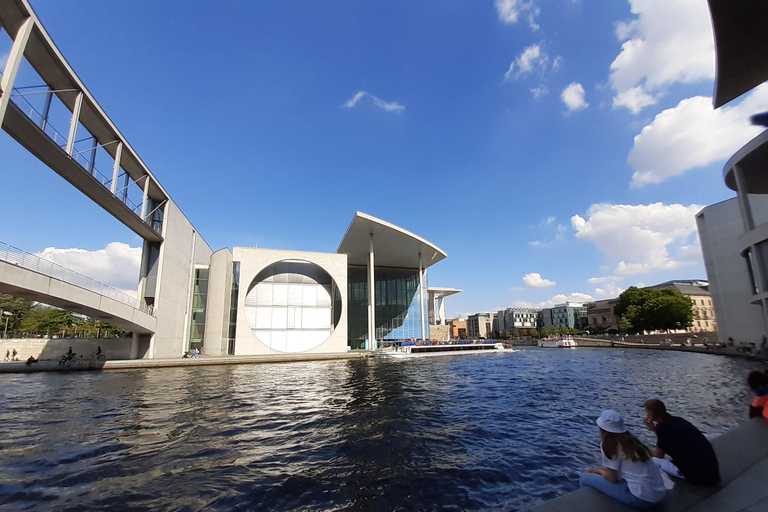 Berlin: Guided walking tour of the must-see sights Berlin: Private guided walking tour of the must-sees