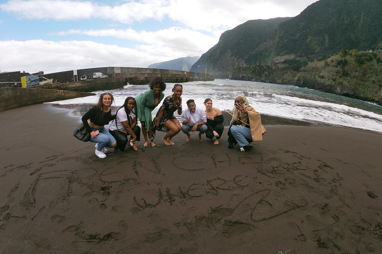 Excursión Privada a las Piscinas Naturales y Cascadas de Porto Moniz