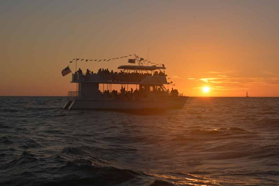 Neapel-Sonnenuntergangs-Kreuzfahrt. Foto: GetYourGuide