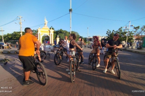 Cartagena: stadstour op de fietsGedeelde groepstour historische route met ontmoetingspunt