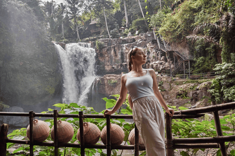 Bali: Ubud Swing und Wasserfall Tagestour mit MittagessenAffenwald, Tegenungan Wasserfall &amp; Kaffeeplantagen Tour