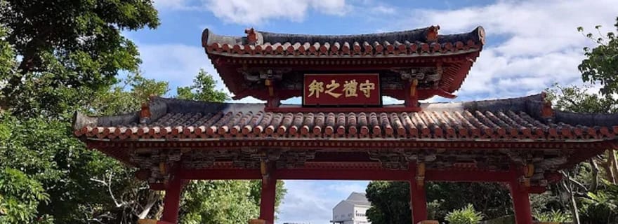 Okinawa : visite guidée du château de Shurijo et de la grotte de Gyokusendo