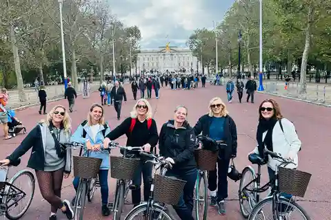 The London "Big Six" and a Pub. 5.5 hour tour