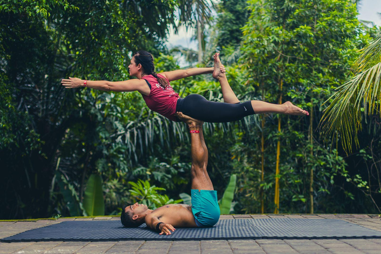 Aula de Acroyoga