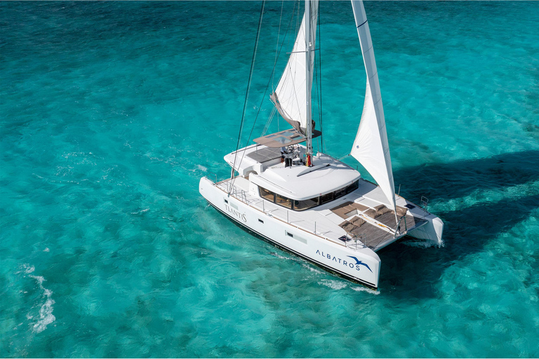 Van Riviera maya; catamaran alleen voor volwassenen naar isla mujeres