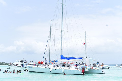 Santo Domingo - Punta Cana: Saona Island Tour Lunch & Drinks Santo Domingo: Saona Island Catamaran/SpeedBoat and Lunch