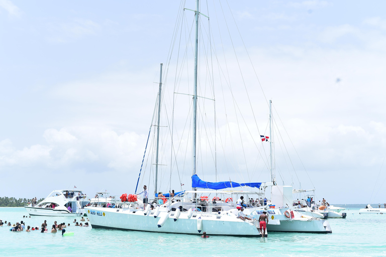Santo Domingo - Punta Cana: Saona Island Tour Lunch & Drinks Santo Domingo: Saona Island Catamaran/SpeedBoat and Lunch