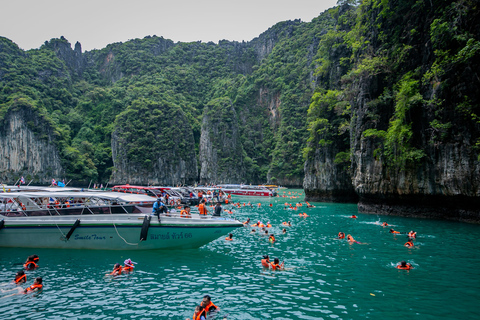 Phi Phi: wycieczka na snorkeling w zatoce Maya z Shrakiem łodzią motorową