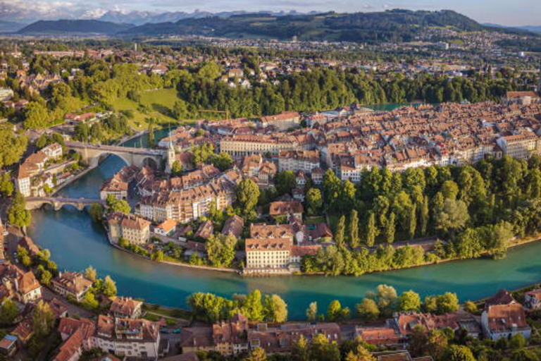 Bern: Private Walking Tour with a Scientist and Ex-Pilot