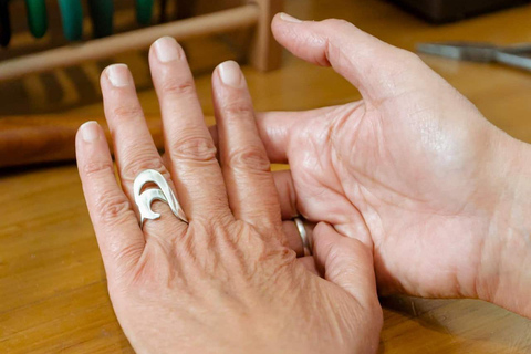 Craft your silver jewelry at an art shop in Valparaíso Create your silver jewelry in a Valparaíso art shop