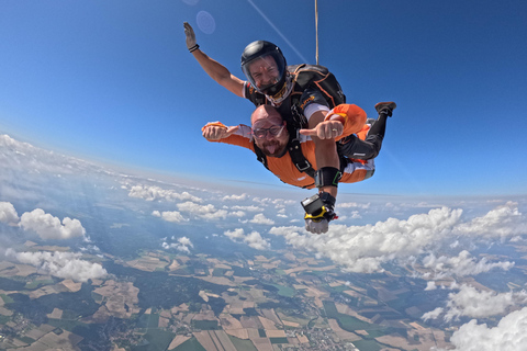 Prague: Tandem Skydiving 14,000 feet / free transfers