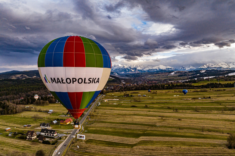 Zakopane: Tatra Mountains Balloon Flight Tour with Champagne Small-Group Tour
