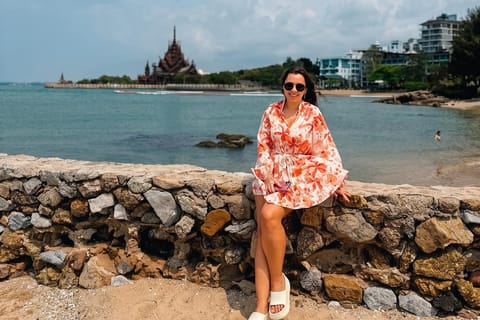 Pattaya: Private VIP Tour, Big Buddha & Floating Market - Image 2