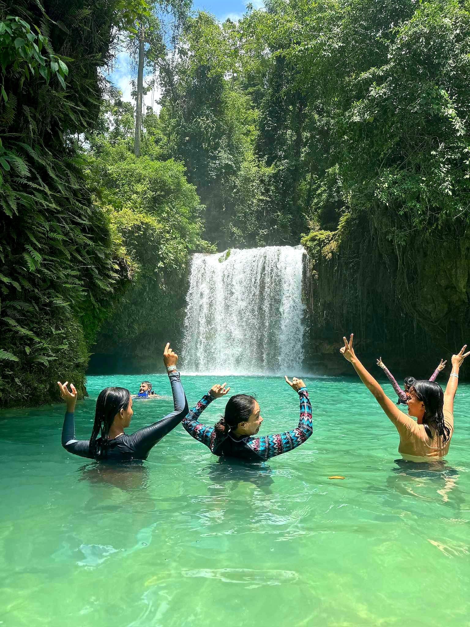 Cebu-Stadt: Schwimmen mit Walhaien & Canyoning bei den Kawasan-Wasserfällen