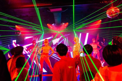 Tokio: One Night in Exclusive Rooftops and Clubs of Japón