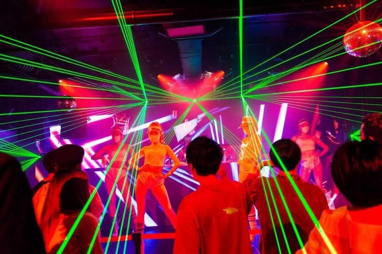 Tokio: One Night in Exclusive Rooftops and Clubs of Japón