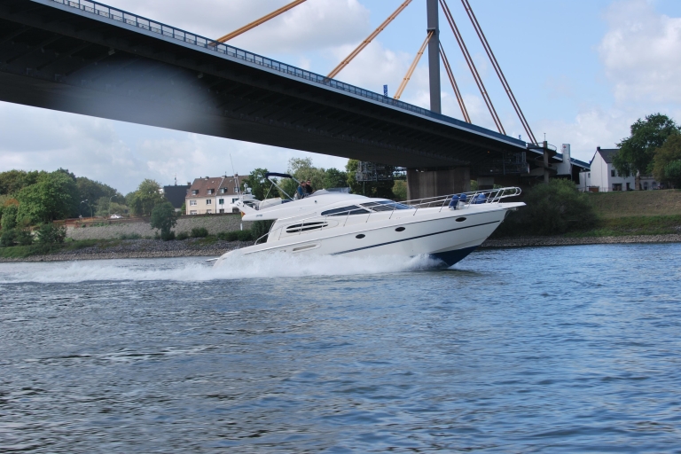 Luxury harbor tour with the 18 Meter Yacht Lexa