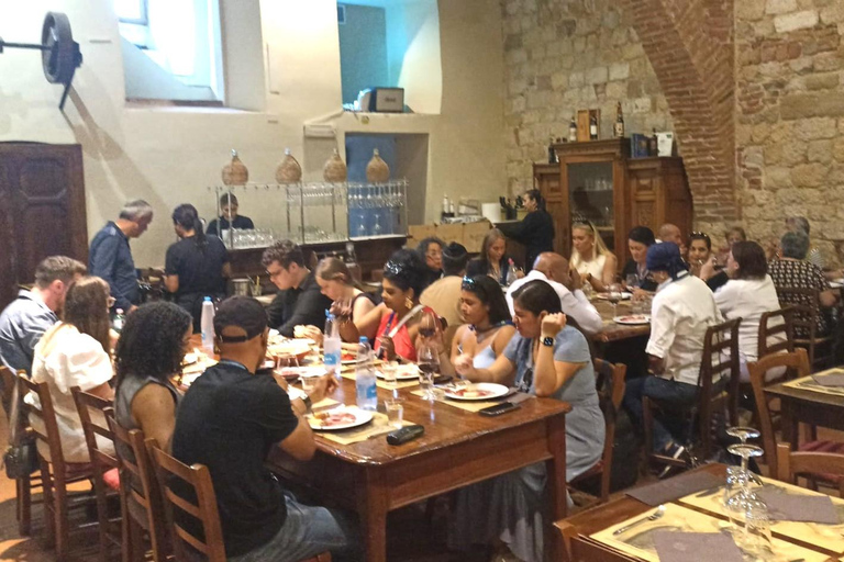 From Rome: Tuscany, Montepulciano Tour with Wine & Lunch English Tour Option