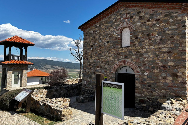 Tsari Mali Grad, Belchin Hut, tour per piccoli gruppi da SofiaEscursione a Sofia a Tsari Mali Grad vs Belchinski Rai Hut